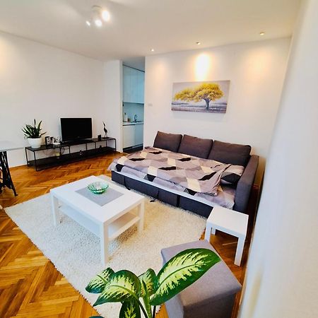 Uma- Urban Mini Apartment Skopje Exterior photo